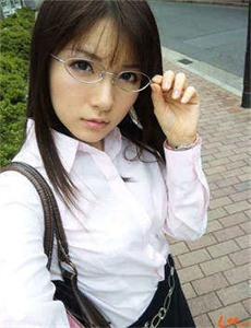 晚上做运动打扑克视频